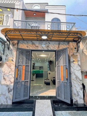 chú u60 gửi căn kế bên trường đại học văn hiến giá 2 tỷ 920, giáp q8, 7, 1 thuận tiện vào trung tâm