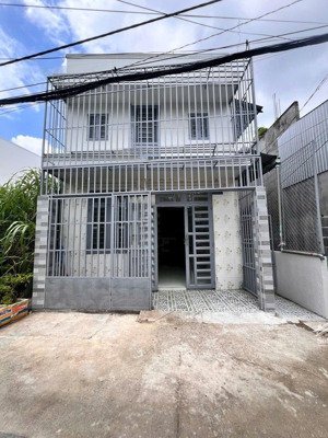 cho thuê nhà nguyên căn hẻm 306 nguyễn văn tạo _ 90m2 _ 7 triệu/ tháng