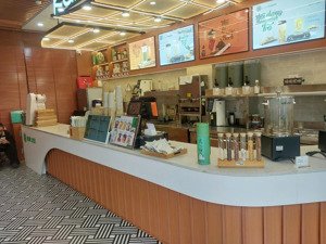 cho thuê nhà mặt phố huỳnh thúc kháng dt 60 m2 x 5,5 tầng, mt 10 m,có thang máy, đỗ xe được