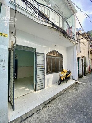 văn chung p13 tân bình sát ga t3. dt: 70m2, ngang 5.2m. nhà 2 tầng. hẻm ô tô nhỏ. nhỉnh 8tỷ