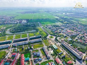 chính chủ gửi bán lô đất ngay sát 2 trường đại học luật cs2 và trường đại học ngoại thương cs2