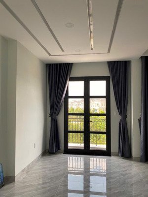 cho thuê gấp bt 200m2, 40 triệu vnd tại vinhomes grand park, q9, hcm