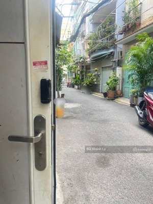 phú nhuận 1 sẹc phan xích long 5 tầng sân thượng hđ 35tr/th ngay quận 1