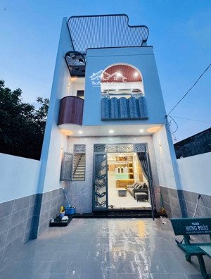 giảm mạnh 200tr. chỉ còn 2 tỷ 1 . bán nhà ngay bửu long. 1 sẹc huỳnh văn nghệ nối dài. đường lớn