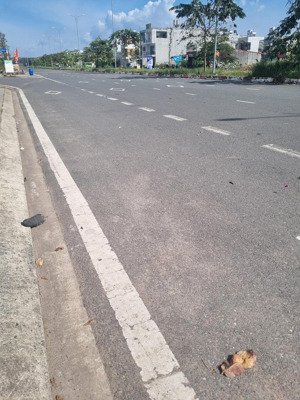 cần tiềng bán gấp lô biệt thự sân vườn khu tái định cư sân bay long thành