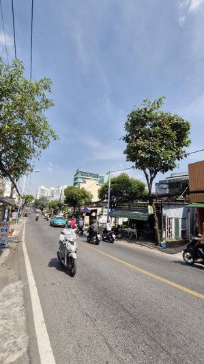 gia đình tôi bán nhà 136m2 6,4x22m ngay nguyễn thị thập lotte mart 6 phòng 62tr/m2