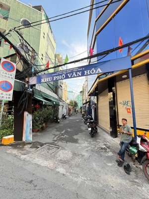 hxh 8m cộng hoà, p4, q.tân bình, 3,5x13m, không lộ giới, 3pn, cách mt đường chỉ vài căn