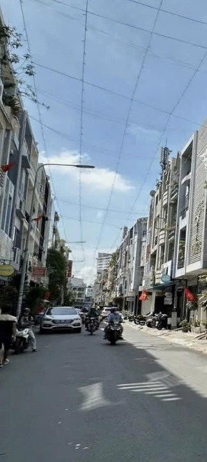 nhà góc 2 mặt tiền đường hoa lan vị trí cực đẹp, kinh doanh đa ngành