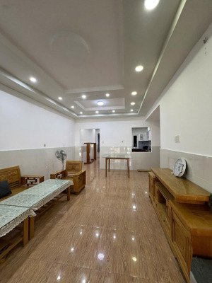 cho thuê nhà 2pn3wc full nội thất trong khu biệt thự tiamo ở hoặc làm văn phòng