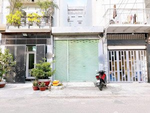 - mặt tiền nội bộ khu họ lê vị trí cực đẹp dt 4mx14m cấp 4 giá 8,5 tỷ