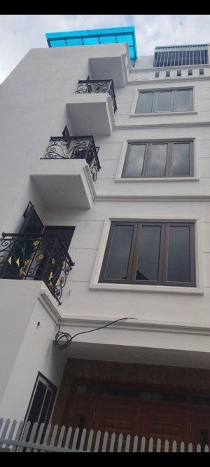 chỉ 6tỷ sở hữu ngay nhà dân xây mới tinh dt 30m2 .5 tầng .mặt tiền 3.7m. trung tâm xuân phương