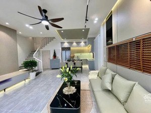 - cần bán nhà 4tầng 3 mê, 3 mặt kiệt sau lưng mt 105 huỳnh ngọc huệ.