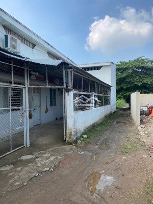 bán dãy nhà trọ hai mặt đường, thới tam thôn, hóc môn, đang cho dòng tiền hàng 20 tr khu sầm uất