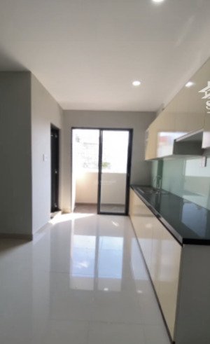 hót hót bán chung cư b5, phường 3, quận 4 (có sổ hồng) diện tích: 100m2 2pn 2wc