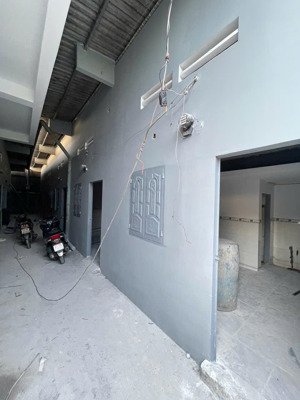 bán gấp nhà thu nhập 100tr/năm phường dĩ an, dt 91m2, sổ đỏ, gần chợ chợ, kcn sóng thần