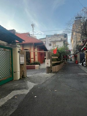 bán biệt thự đẹp khu sang trọng hẻm 230 pasteur, p.6, quận 3. dt:25x25m. , 570m2. giá bán: 155 tỷ