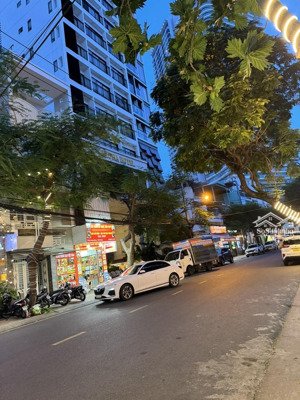 bán nhà mặt tiền đường hồng bàng, trung tâm khu phố hàn, cách biển 700m