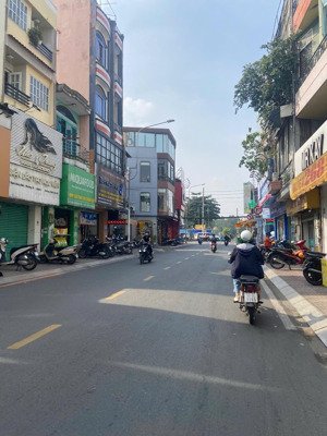 hàng hiếm ! mặt tiền quận 3 - ngay vòng xoay dân chủ - nhà 3 lầu - giá chỉ 22 tỷ - cần bán gấp .