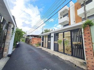 nhà phú mỹ giảm giá chỉ còn 4 tỷ 300 triệu! nhà đã hoàn công vị trí trung tâm thủ dầu một,