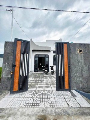 thanh lí gấp cuối năm căn nhà c4 dt 125m2 ngay đường bờ bao, phong phú, bình chánh