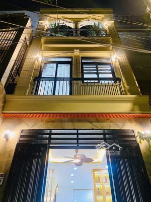 cô nữ đi định cư bán nhà đường 7m ký con-q1, gần ga metro bến thành. 3tỷ990/79m2 đang cho thuê 29tr