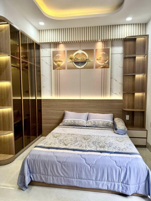 bán nhà 4 tầng,trung tâm dĩ an,khu dân cư văn mình sạch sẽ,đường rộng 12m vỉa hè cây xanh 2 bên