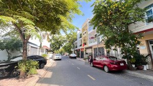 bán nhà 3 tầng dt 80m2 có thang máy kđt hà quang 2, full nội thất cao cấp, gần biển, giá 9,7 tỷ