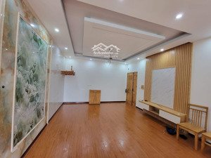 giảm sâu 84m2 2 ngủ ct1a xa la hướng đông nam, 4,6 tỷ . lh miễn mg)