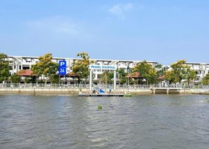 cần bán nhà mt 1 trệt, 2 lầu, sân thượng đối diện trường mầm non, hồ bơi - dt sàn 248m2 - shr