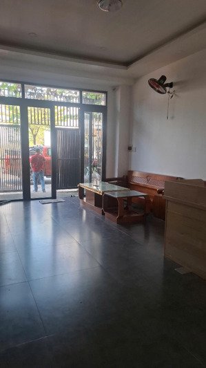 cho thuê nhà phú chánh tân uyên bình dương 1 trệt 2 lầu 4pn 4wc có sân thượng