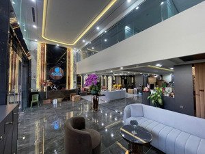 cho thuê mbkd linh lang dt 200m2 x 3 tầng+ tum, hầm,mặt tiền lô góc, giá 6000$, phù hợp mọi mô hình