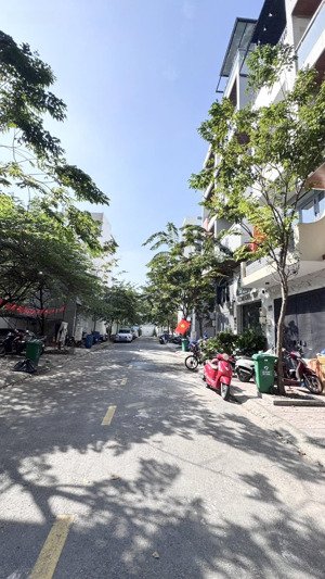 cần bán lô đất cách đường nguyễn văn quá vào 30m! vị trí đất gần trường học cấp 2 phan bội châu