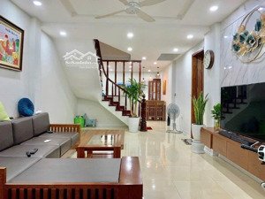 bán nhà cạnh hồ trí đức, phố ô tô tránh kinh doanh sầm uất, sát chợ view trường học.