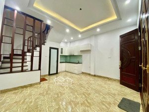 bán gấp nhà riêng 4,5m mặt tiền, 31m2, 7,79 tỷ tại phố trạm, long biên, hà nội