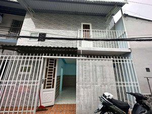 nhà ngang 6m 2 tầng - hẻm xe hơi 3m - nhỏ có vỏ hoàn công đủ - quận 9