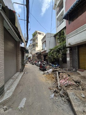 nhà đối diện q3.hxh.ngang 5.1m.dài 11m.phạm văn hai.sổ vuông như a4.công nhận đủ. chỉ nhĩn 6 tỏi tl