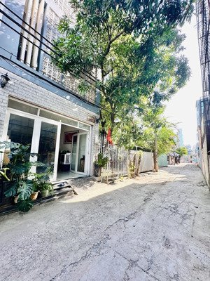 tân phú-nhà 1 trệt 1 lầu hẻm 6m xe hơi vào nhà nguyễn sơn, tân phú. 63m2 hơn 6tỷ xíu.