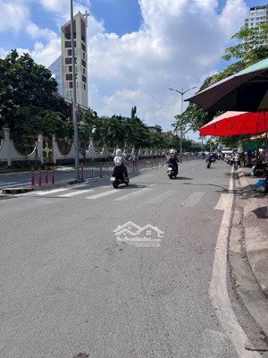 nhà nhỏ tiền công năng lớn - sát mặt tiền - phạm thế hiển -tt quận 8- shr