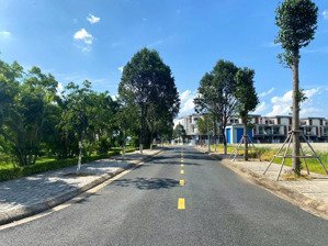 bán gấp đất hoán đổi đông tăng long song lập 8x20 đối diện trường học, sổ sẵn, 11 tỷ.lh: 