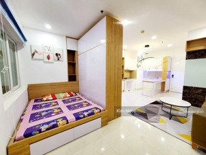 cần bán căn officetel saigon mia 40m², full nội thất. giá 2tỷ8. gọi ngay em ngọc 