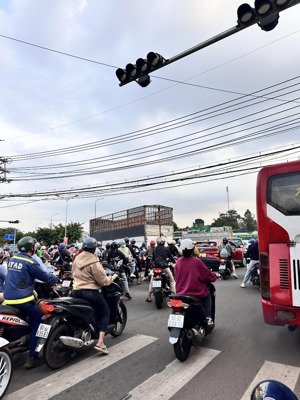 mặt tiền nhựa sec lê a. tin đi mn ơi