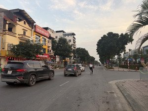 thượng thanh - phân lô- lô góc - kinh doanh- 2 làn ô tô tránh - view hồ - 53m2 mt 5m - 12,5 tỷ