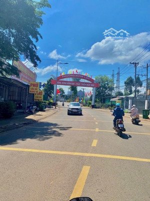 đất thổ cư , mặt tiền đường nhựa bám đường 12m