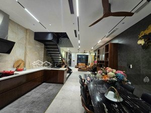 chính chủ cần bán căn liền kề full nt. nhà sẵn sổ giao dịch ngay. lh : 