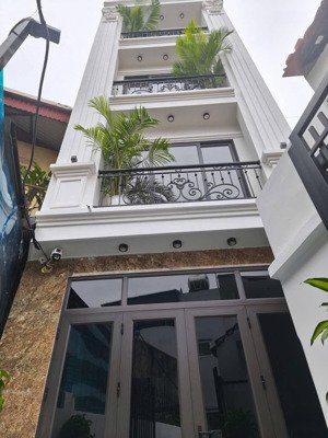 nhà đẹp ngọc hồi 4 tầng full nội thất, lô góc 3 thoáng. giá chỉ hơn 6 ty