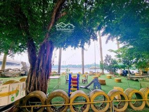 nhà dân xây, ô tô vào nhà, rất gần trường học, chợ, thuận tiện giao thông, không lo ngập úng