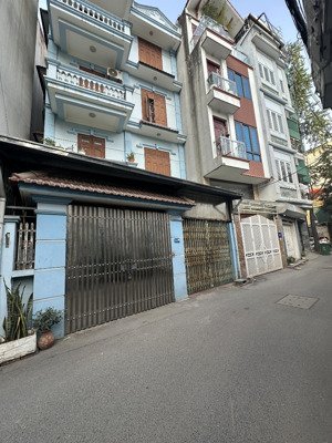 chính chủ cần bán nhanh căn nhà phân lô mặt tiền rộng, ô tô đỗ sát cửa