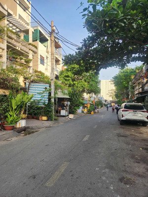 bán nhà dương bá trạc ( 4 x 19 ) hẻm 6m thông cách mặt tiền vài bước, 3 tầng đúc giá 9,95 tỷ.