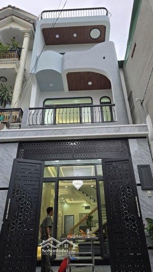 nhà mới vào ở luôn 1 trệt 2 lầu, hẻm xe hơi, gần tiện ích xung quanh 6.8 tỷ thương lượng