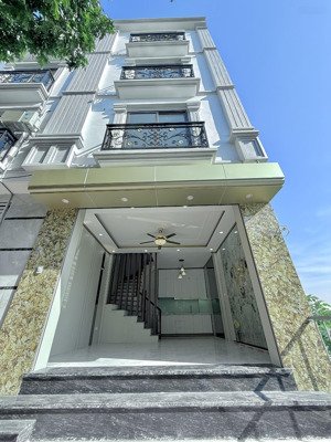 nhà xây mới 4 tầng. 35m2. ô tô đỗ tận cửa. di chuyển ql6 cầu mai linh khoảng 10p. giá bán 3.98 tỷ.